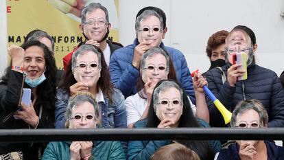 Simpatizantes de Gustavo Petro durante la jornada electoral del 19 de junio, en Bogotá.