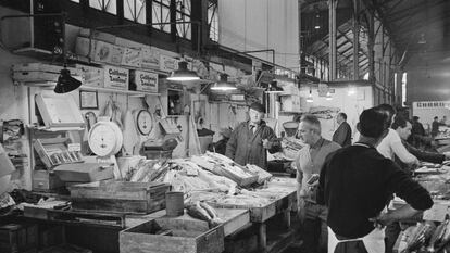 Puestos del mercado de Les Halles, en París, en 1968.