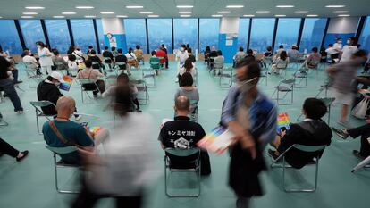Vacunación con dosis de Moderna en Tokio (Japón), el 30 de junio.