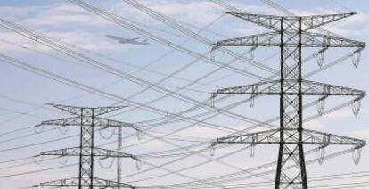 Un entramado eléctrico a las afueras de Madrid (España).
