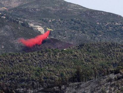 Un fuego provocado arrasa 380 hectáreas en la sierra de Huelva