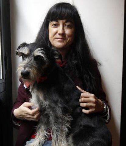 Micaela de la Maza, creadora de la web Sr Perro con su perro Colega.