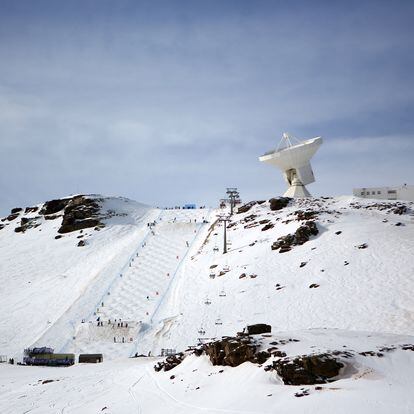 The IRAM Pico Veleta Observatory on the hill of Dílar in the Sierra Nevada.