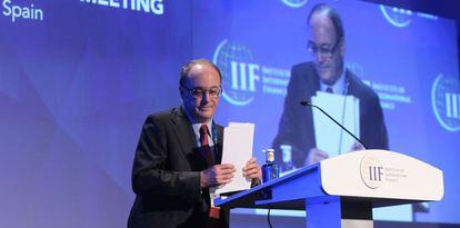 El gobernador del Banco de España, Luís María Linde, durante su intervención en el encuentro de primavera del Instituto de Finanzas Internacional (IIF) al que asistieron representantes de todo el mundo.