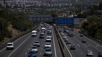 Tráfico en la autovía A-49 a la salida de Sevilla, el 1 de julio.