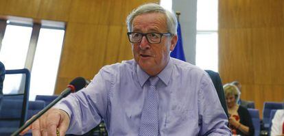 El presidente de la Comisión Europea (CE), Jean-Claude Juncker, da comienzo a una reunión semanal del colegio de comisarios de la Comisión Europea, en Bruselas, Bélgica, hoy.