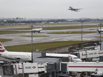 Área de rodaje y pistas del aeropuerto de Heathrow.