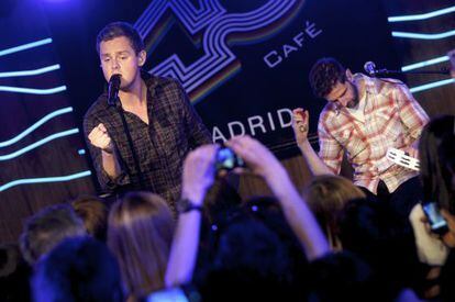 Tom Chaplin, cantante de Keane y Richard Hughes, baterista, durante el concierto de 40 Principales