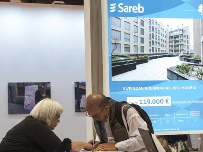 Expositor de Sareb en la feria SIMA de Madrid.