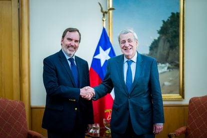 Richard Von Appen, presidente de la Sofofa, después de una reunión con el ministro de Relaciones Exteriores, Alberto Van Klaveren, el 17 de abril.
