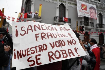 Resultados elecciones: Ciudad, sierra y voto exterior: las claves del recuento electoral más reñido de Perú | Internacional | EL PAÍS