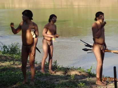 Índios en el Acre, en la frontera con Perú.