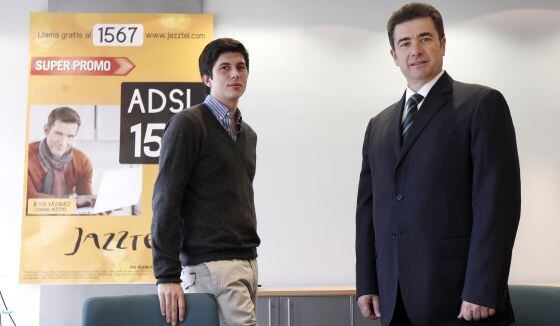 El emprendedor Javier Agüera con el consejero delegado de Jazztel, José Miguel García