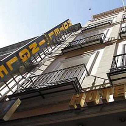 Fachada del Hotel Inglés, en la calle Echegaray de Madrid.