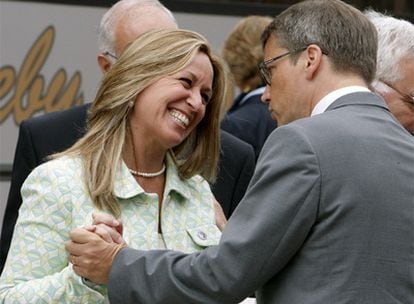 La ministra de Sanidad, Trinidad Jiménez, con su homólogo sueco, Göran Hägglund.