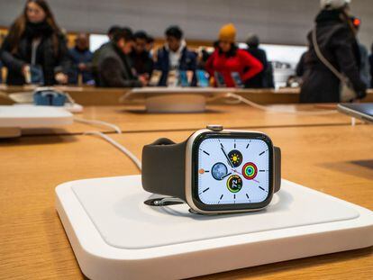 Un Apple Watch, este martes en una tienda de Apple en Nueva York (EE UU).