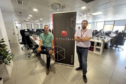 Alberto Correa y Francho Oriol, ambos CEO de Bloquetech, en las oficinas de la empresa.