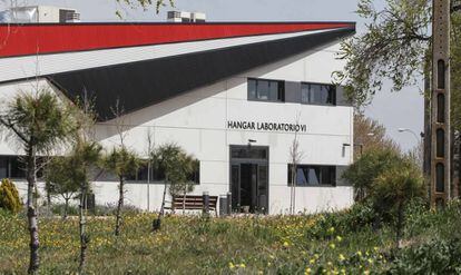 Hangar de la Universidad Rey Juan Carlos, en el campus de Fuenlabrada.