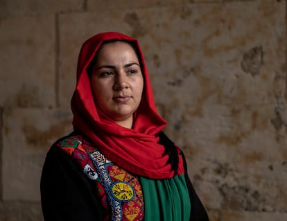 Khadija Amín, con el vestido negro con el que fue evacuada por España desde Kabul, el 28 de agosto de 2021. 