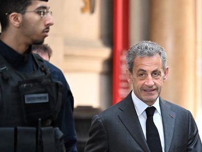 El expresidente francés Nicolas Sarkozy acude a un juicio por corrupción en el tribunal de París el 17 de mayo de 2023.