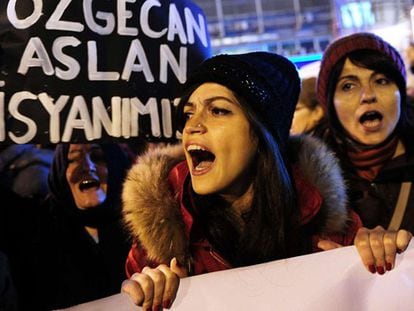 Protesta por la muerte de la activista turca en Estambul.