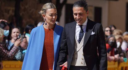Marta Ortega, en su primera aparición pública como presidenta de Inditex junto a su marido, Carlos Torretta.