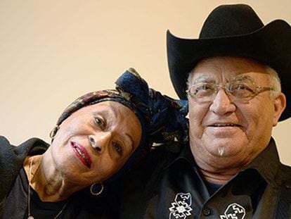 Los artistas Omara Portuondo y Eliades Ochoa.