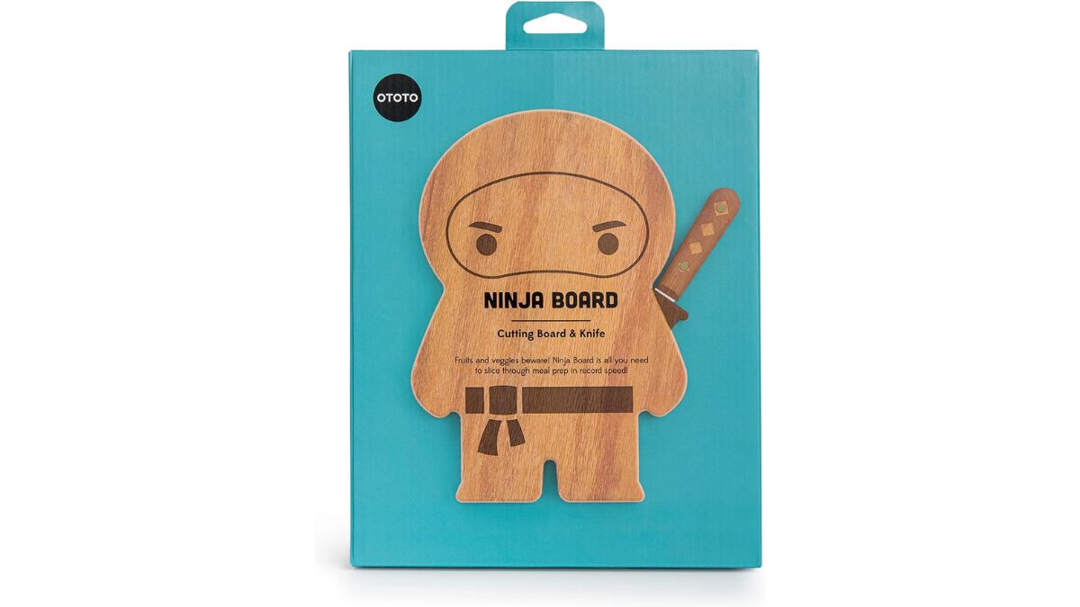 Tabla de cocina de madera con forma de ninja.