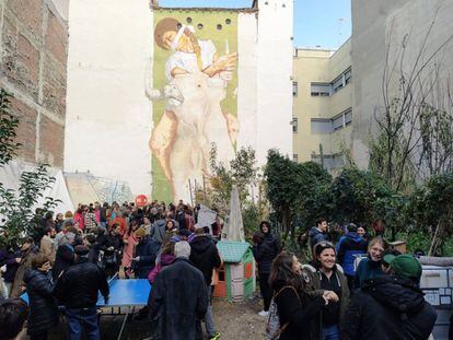 El Solar Maravillas este domingo con su gran mural del artista Raúl Muñoz Casassola "Europa raptada".