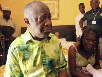 El expresidente Laurent Gbagbo y su esposa, Simone, durante su detención en un hotel de Abiyán.