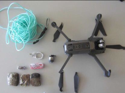 Dron con droga, teléfonos móviles y otros objetos interceptados este año en una cárcel sin concretar, en una imagen facilitada por fuentes penitenciarias.