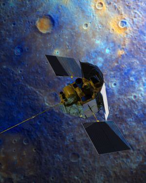 Ilustración de la sonda espacial ‘Messenger’ sobre la imagen de la superficie del planeta Mercurio.