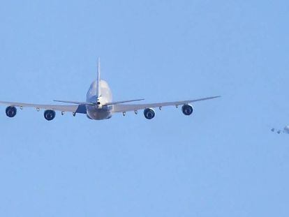 Los dos aviones Air Force One despegando de Pek&iacute;n rumbo a Danang