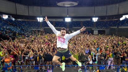 Beto Pérez, creador de la zumba, durante el evento Zin Academy de Zumba en el Palacio de Deportes Martín Carpena de Málaga.