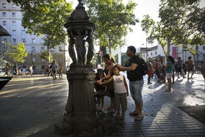 Una de las huellas que guarda la ciudad de la gripe del 18 son las fuentes —como la de la foto— regaladas por Richard Wallace.