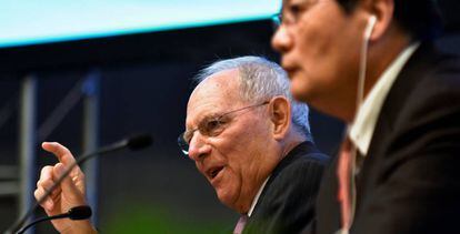El ministro alemá de Finanzas junto a su colega chino
