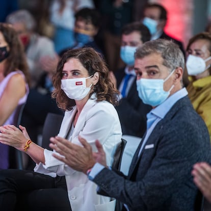 DVD 1071 (17-09-21) Isabel Ayuso, presidenta de la Comunidad de Madrid, y Toni Cantó en la presentación de la Oficina del Español y el próximo festival de la Hispanidad 2021, en el Círculo de Bellas Artes. Foto Samuel Sánchez