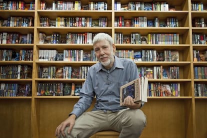 Alejo Cuervo, retratat a la nova llibreria Gigamesh de Barcelona.