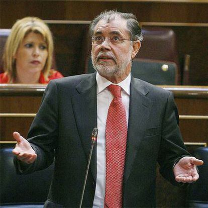 El ministro Fernández Bermejo interviene en la sesión de control en el Congreso de los Diputados.