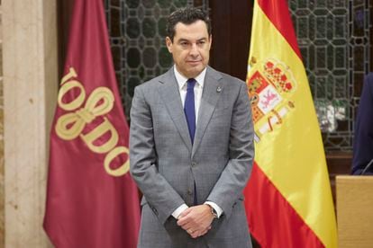 El presidente de la Junta de Andalucía, Juan Manuel Moreno, tras su visita institucional al Ayuntamiento de Sevilla, este miércoles.