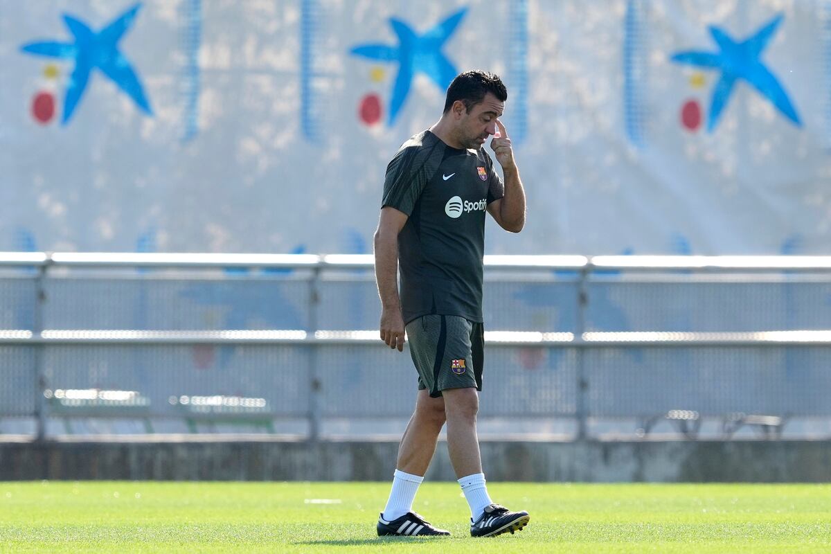 Las grietas en los extremos del Barcelona de Xavi | Deportes