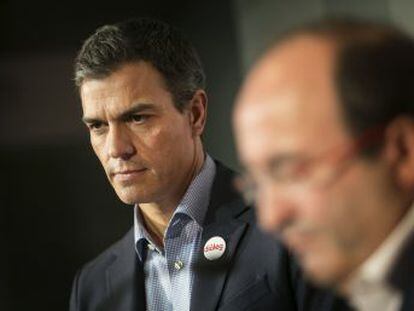 El líder del PSOE pide a Puigdemont que ni declare la independencia y  vuelva a la legalidad 