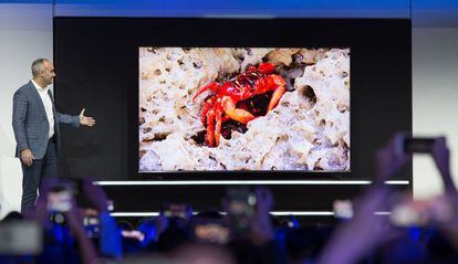 Presentación de una televisión 8K de Samsung.
