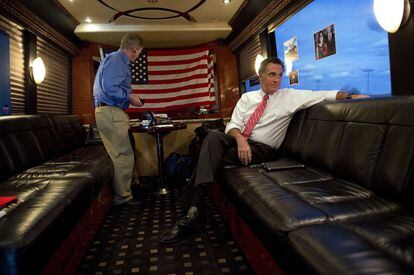 Mitt Romney, en su autobús de campaña, durante su viaje por Virginia, el 1 de noviembre.