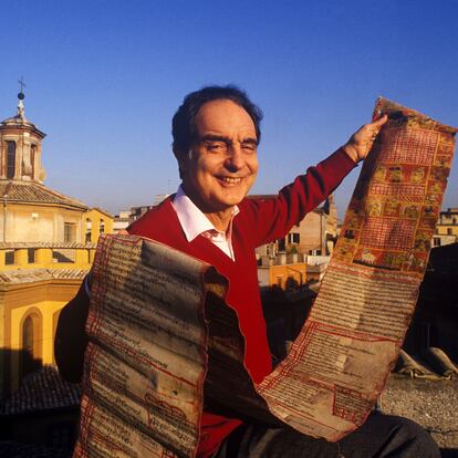El escritor Italo Calvino, fotografiado en Roma en 1984.