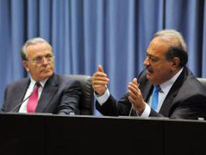 El presidente de La Caixa, Isidro Fain&eacute;, con Carlos Slim