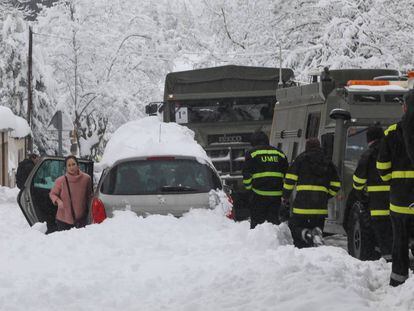 Nevada en San Rafael (Segovia), donde la UME convirti&oacute; el colegio p&uacute;blico en refugio para atender a parte de los automovilistas atrapados.