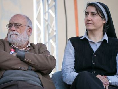 Arcadi Oliveres y Teresa Forcades, en la presentación de Procés Constituent.