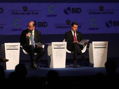 Juan Manuel Santos, presidente de Colombia; el ministro de Desarrollo Social de Chile, Alfredo Moreno, y el mandatario de México, Enrique Peña Nieto.