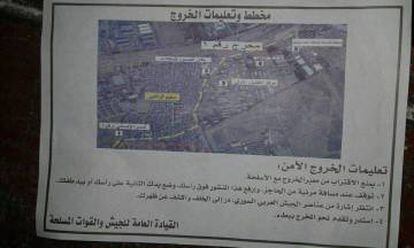 Panfletos lanzados por la aviación siria sobre la población cercada en Guta Oriental indicando en un mapa las rutas de salida seguras.